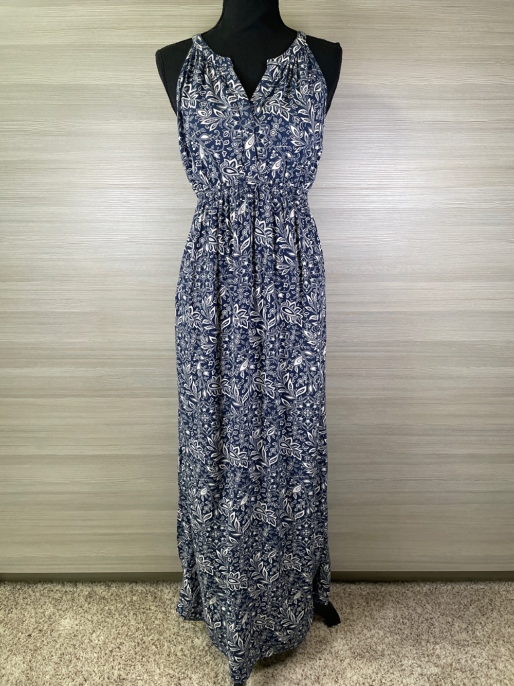 Old Navy Maternity V-Neck Sleeveless Floral Maxi Dress Navy Blue Cream Small
